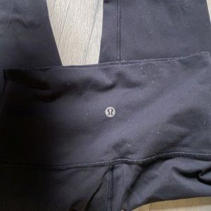 Lulu size 4 leggings